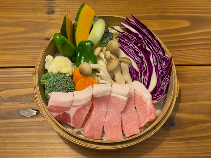 Pork & vegetable Seiro